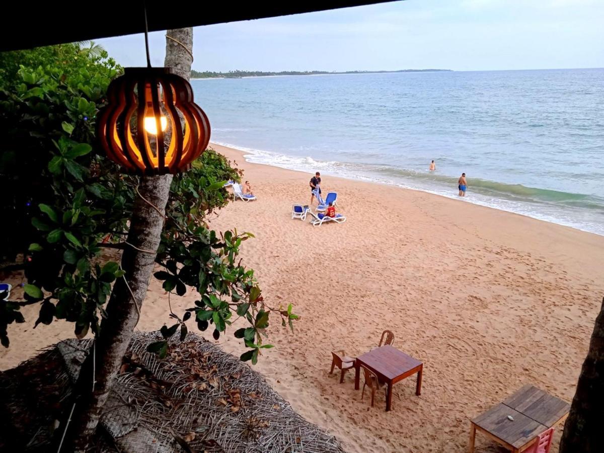 Lucky Sea Beach Hotel Tangalle Exteriör bild