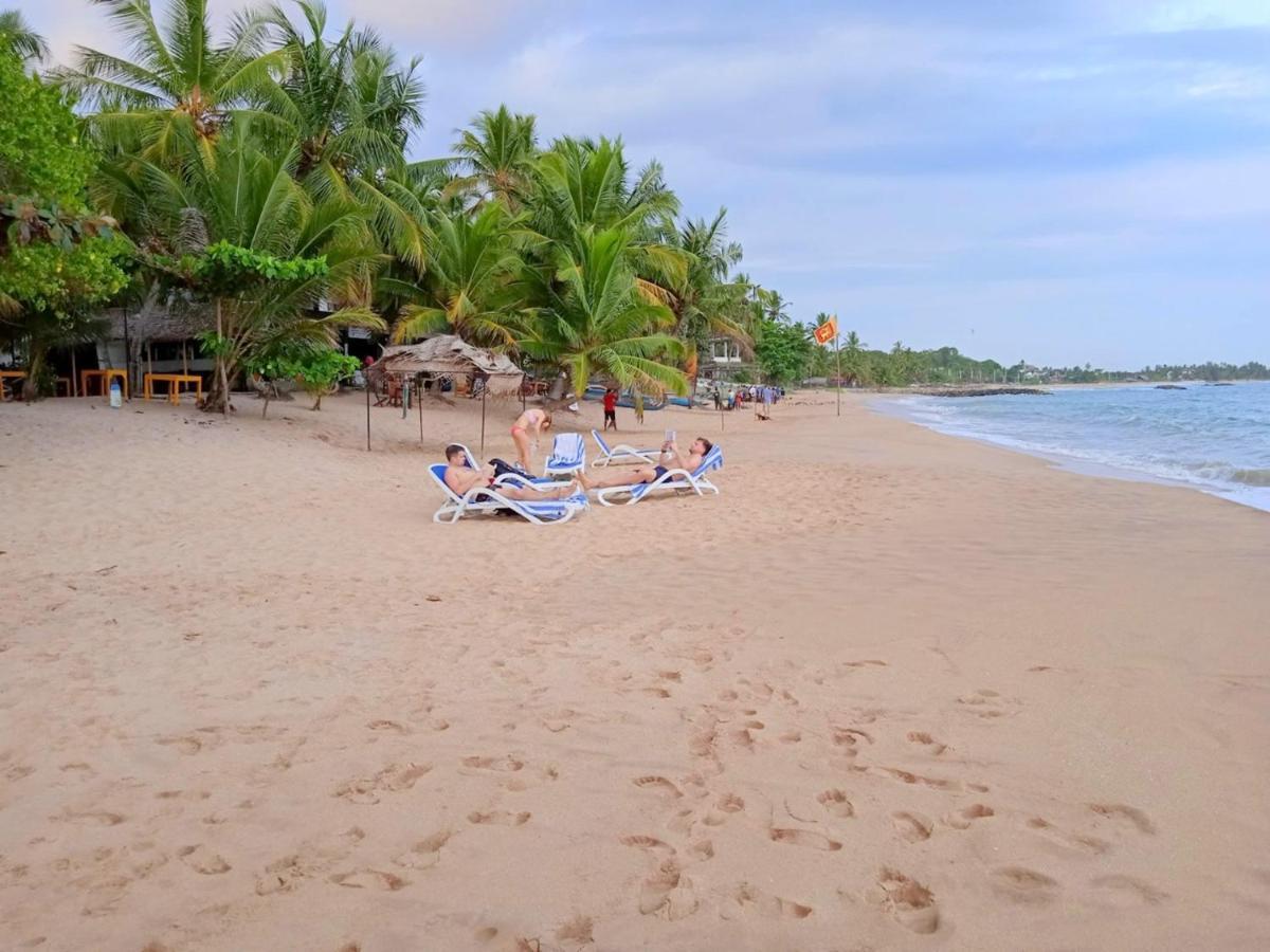 Lucky Sea Beach Hotel Tangalle Exteriör bild