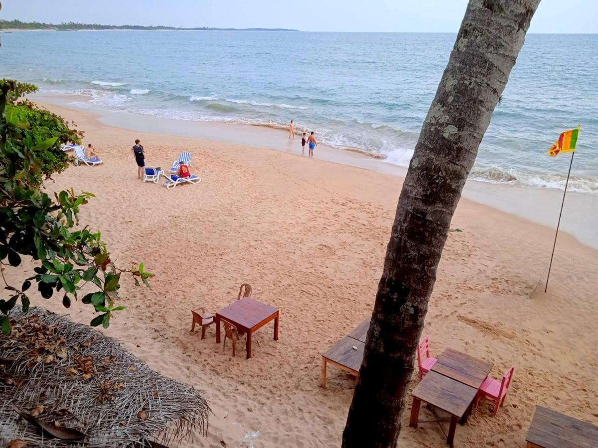 Lucky Sea Beach Hotel Tangalle Exteriör bild