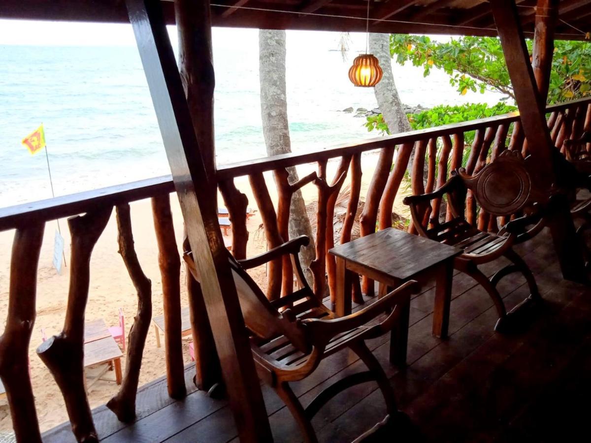 Lucky Sea Beach Hotel Tangalle Exteriör bild