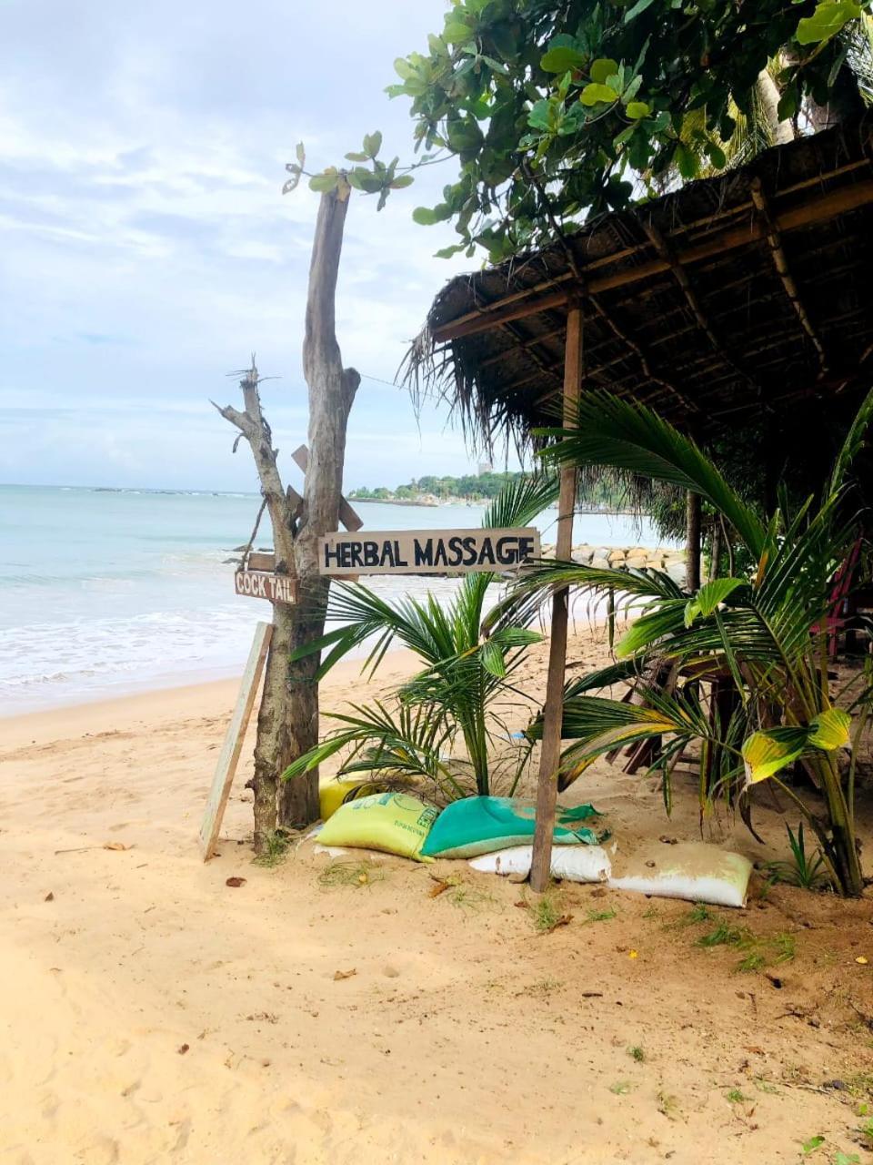Lucky Sea Beach Hotel Tangalle Exteriör bild
