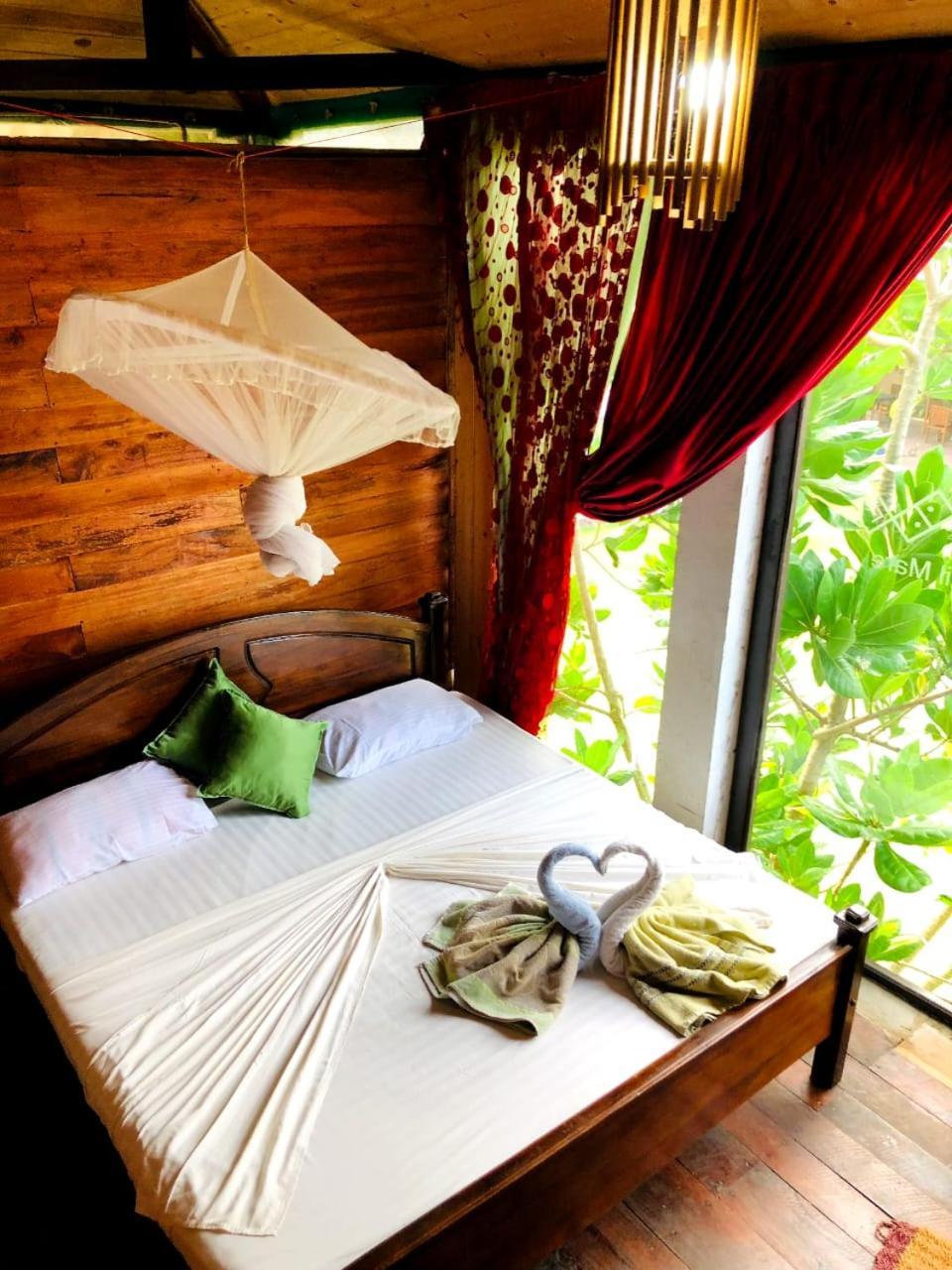 Lucky Sea Beach Hotel Tangalle Exteriör bild
