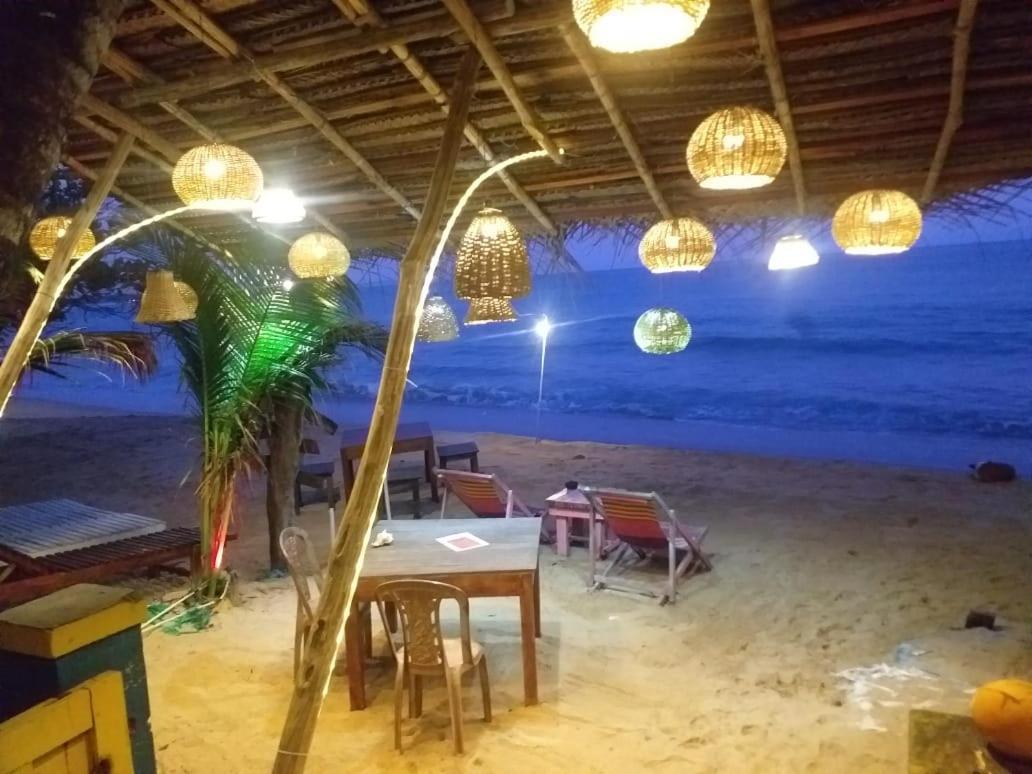 Lucky Sea Beach Hotel Tangalle Exteriör bild